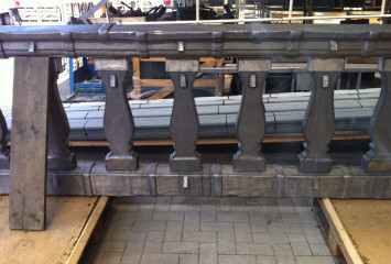 Bekleding balustrade kerk